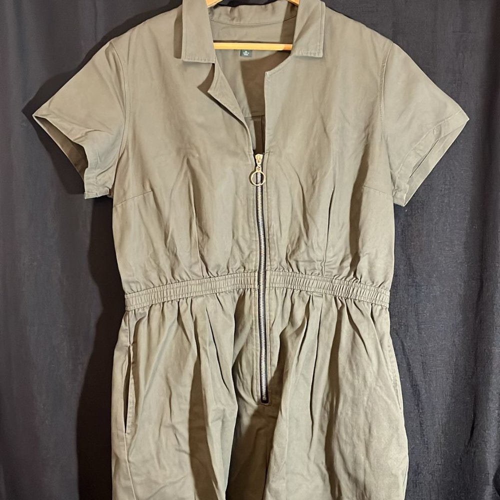 Green short sleeves Romper